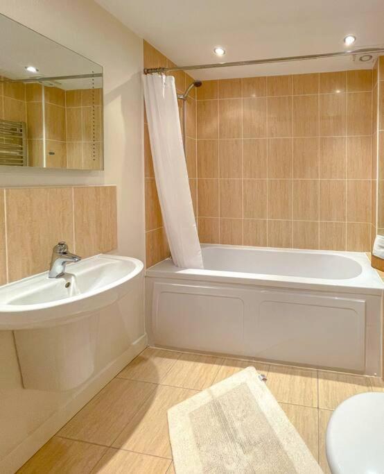 Soho Beach Apartment With Fabulous Sea View And 2 Minutes To The Beach With Free Parking And Netflix Bournemouth Buitenkant foto