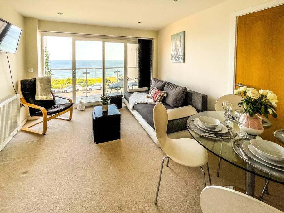 Soho Beach Apartment With Fabulous Sea View And 2 Minutes To The Beach With Free Parking And Netflix Bournemouth Buitenkant foto