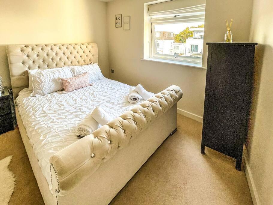 Soho Beach Apartment With Fabulous Sea View And 2 Minutes To The Beach With Free Parking And Netflix Bournemouth Buitenkant foto